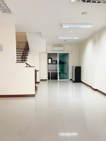 ให้เช่าทาวน์โฮม 3 ชั้นพร้อมอยู่ ทำเลลาดพร้าว101แยก42