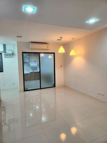 PB3501 ให้เช่าทาวน์โฮม 3 ชั้น ซอยนวมินทร์ 42 โครงการบ้านกลางเมือง นวมินทร์ ถนนนวมินทร์ ใกล้ โรงเรียนเลิศหล้า