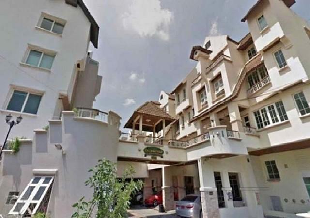 ให้เช่าทาวน์โฮม 4 ชั้น  ซ.วิภาวดี 20 หมู่บ้านบุษราคัมเพลส พื้นที่ใช้สอย 300 ตารางเมตร 5 ห้องนอน 5 ห้องน้ำ ที่จอดรถ 2-3 คัน เหมาะทำออฟฟิศ