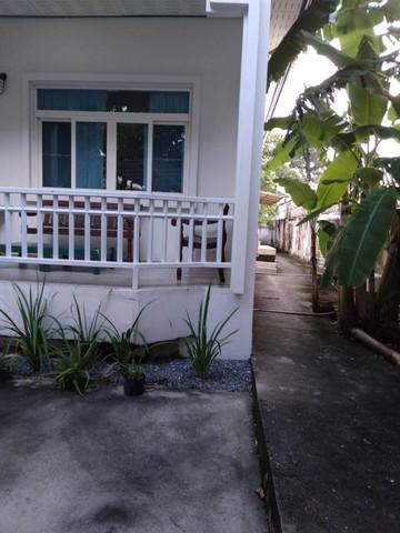 ให้เช่าบ้านเดี่ยวชั้นเดียว  ริมถนนเสรีไทย เนื้อที่ 200 ตรว.หมู่บ้านนวธานี  3 ห้องนอน 2 ห้องน้ำ เฟอร์นิเจอร์ แอร์ ครบ ใกล้ถนนวงแหวนรอบนอก