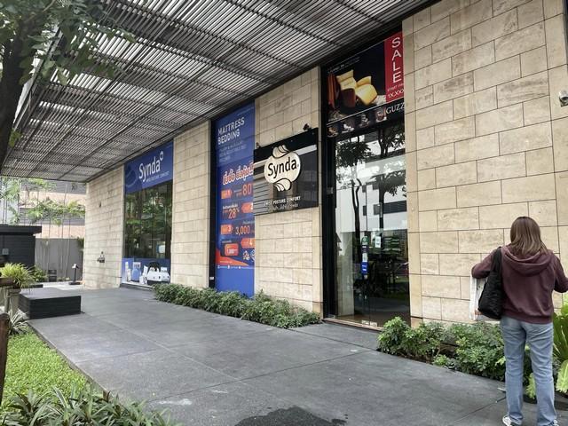 BH2511 ให้เช่าพื้นที่ชั้น1 อาคาร The emprio place พื้นที่ 220ตรม. ติดถนนซอยสุขุมวิท24 ใกล้ BTS พร้อมพงษ์ contact : คุณบัว Bua Agent 0936464597, 0826914598Line : Bua093*** ราคาเช่า 150,000 บาท/เดือน BH2511 พื้นที่ชั้น 1 อาคาร The emprio place ติดถนนซอยสุขุมวิท 24 ใกล้ BTS พร้อมพงษ์ พื้นที่ 220 ตรม. ติดถนนซอยสุขุมวิท 24 ใกล้ BTS พร้อมพงษ์ เหมาะสำหรับทำ โชว์รูม ร้านกาแฟ ร้านสะดวกซื้อ ออฟฟิศ คลีนิคเสริมความงาม ฯลฯ *** ราคาเช่า 150,000 บาท/เดือน ที่ตั้ง : ซ.สุขุม�