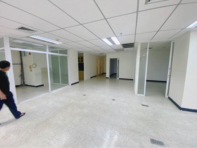 BH2510 ให้เช่าสำนักงานพื้นที่ใช้สอย 280 ตรม.ห่างBTSอโศกประมาณ 800 เมตร เหมาะทำออฟฟิศ contact : คุณบัว Bua Agent 0936464597, 0826914598Line : Bua093ค่าเช่า 120,000 บาทต่อเดือน ประกัน 2 เดือน ล่วงหน้า 1 เดือน สัญญาขั้นต่ำ 1 ปี BH2510 สำนักงานให้เช่าใจกลางเมือง ใกล้ BTS อโศก, MRT สุขุมวิท ตรงข้ามศูนย์ประชุมแห่งชาติสิริกิติ์ พื้นที่ใช้สอยสำนักงานรวมประมาณ 280 ตร.ม. พร้อมกั้นห้องประชุม ห้องผู้บริหาร สภาพพร้อมใช้งาน เครื่องป