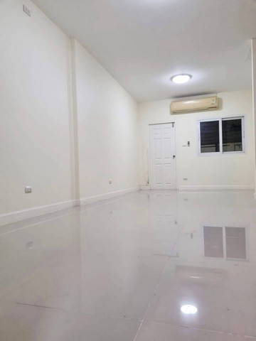 ให้เช่าทาวน์โฮม 3 ชั้น#วิลล่าคุณาลัย1ถ.วัดลาดปลาดุก#ทำเลMRTคลองบางไผ่#เช่าบ้านใกล้รถไฟฟ้าสายสีม่วง#บ้านเช่า4นอนเมืองนนทบุรีพิกัด : ซอยวัดลาดปลาดุก ต.บางรักพัฒนา อ.บางบัวทอง จ.นนทบุรี 1110ขนาดเนื้อที่ 21 ตรว.พื้นที่ใช้สอย 200 ตรม.มี 4 ห้องนอน, 4 ห้องน้ำมี 2 ที่จอดรถ ค่าเช่า 18,500/เดือน**สัญญาขั้นต่ำ 1 ปี**ประกัน 2 เดือน+ล่วงหน้า 1 เดือนสนใจโทรมาคุยกันได้นะคะเจ้าของบ้านใจดี ตัวแท