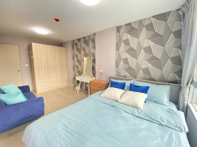 Elio DelRay Sukhumvit 64 is private, clean, peaceful, 5th floor, BTS Punnawithi.***Service for selling/renting houses, condos and giving advice. If interested, contact at any time***Interested in additional details or pictures or making an appointment to see the room?Contact Ekachai (Aui)T. 089-799-5598Line ID: @auiauiaui001 (add @ in front)Room type: 1 bedroom, 1 bathroomSize 34 sq m., 5th floor, Building HNew, clean room, beautifully decorated, ready to move in.details-------------------------------------------------- ------------Rental price: 14,000 baht per month-------------------------------------------------- ------------* Complete electrical appliances- Air conditioning- fridge- TV- washing machine-------------------------------------------------- ------------*Nearby important places (Based on information from Google Map)Green Line BTS Phrom Phong Station: 650 m.- BTS Punnawithi : 700 m.- BTS Udomsuk : 700 m.- Expressway entrance point, Sukhumvit 62 checkpoint: 2.7 km.- Bangkok