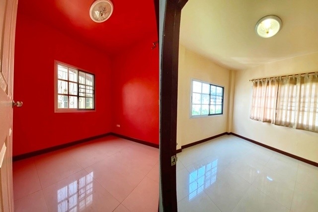 นานาชาติร่วมฤดี ราชพฤกษ์ 18ตรว. ตลาดเจ้าพระยา ทาวเฮาท์ 2 ชั้น หลังมุม138ตรม. 3นอน 2น้ำ 1จอด 1แอร์ แม็คโคร