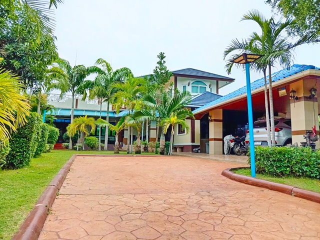 สนามกีฬาแห่งชาติภาคตะวันออก อ่างเก็บน้ำชากนอก  บ้านเดี่ยว2ชั้น ด้านบนมีดาดฟ้าขนาดใหญ่ 202ตรว.หาดจอมเทียน 285ตรม. 49ลบ.5นอน 4น้ำ 3จอดรถ 5แอร์ ตลาดน้ำ4ภาคพัทยา ChakNok Reservoir 2-story detached house At the top there is a large rooftop 202sq.wa. 285sq.m. 49million baht 5bed 4bath 3parking 5A/C.Eastern National Swimming Pool Jomtien Beach ซ.เขามะกอก ถ.ชัยพฤกษ์ เลียบทางรถไฟ เมืองพัทยา อำเภอบางละมุง ชลบุรี 201505 ห้องนอน4 ห้องน้ำ+อ่างอาบน้ำจากุซซี่2 ห้องรับแขก2 ห้องครัว1 ห้องออฟฟิศ3 จอดรถ5 แ