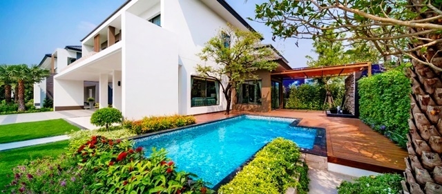 Hot ตกแต่งเฟอร์ครบ 140ตรว.พูลวิลล่า สุดหรูหลังนี้ มอเตอร์เวย์ เมกกะบางนา 345ตรม. 249,999-329,999B-M 4นอน 5น้ำ 6จอดรถ 6แอร์ ม.รามคำแหง 2Pool Villa this luxurious hot fully furnished 140sq.wa.Motorway Mega Bangna 345sq.m. 249,999-329,999B-M 4bed 5bath 6parking 6A/C.Ramkamheng2 University มอเตอร์เวย์ ซ.เฉลิมพระเกียติ ร.9 ถ.กาญจนาภิเษก แขวงดอกไม้ เขตประเวศ กรุงเทพมหานคร 102504 ห้องนอน5 ห้องน้ำ1 ห้องนั่งเล่น1 ห้องแม่บ้าน1 ห้องครัว1 ห้องทานข้าว6 แอร์สิ่งอำนวยความสะดวก - คลับเฮาส์ - สระว่ายน้