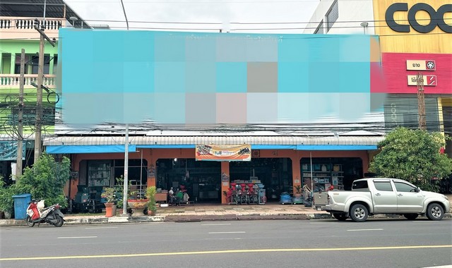 รายละเอียดเพิ่มเติมCode ID : PKK04-05621ราคาขาย      15,706,000 บาท- ขนาดพื้นที่ :   154 ตร.ว (1 งาน 54 ตร.ว)- พื้นที่ใช้สอย :     672 ตร.ม- จำนวนห้อง : - ห้องนอน 8 ห้องน้ำ (4 หลัง, มีชั้นลอยและดาดฟ้า)- จอดรถ :     1 คัน- อาคารพาณิชย์ :     2 ชั้น- อาคารพาณิชย์หันทางทิศ :- อายุอาคาร :    39 ปีพิกัดทรัพย์ :    https://maps.app.goo.gl/E4QsJmj36twnpo1D8สถานที่ใกล้เคียง- ใกล้โลตัส โกเฟรช ยโสธร- ใกล้บิ๊กซีมินิ ตลาดเทศบาล1ยโสธร - ใกล้ซีเจ มอร์ สาขาหน้าโรงพยาบา