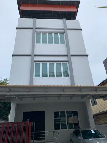 ให้เช่าบ้าน 3 ชั้น พร้อมดาดฟ้า ซอยจรัญสนิทวงศ์ 67 ใกล้ทางด่วน เหมาะพักอาศัย หรือทำออฟฟิศ