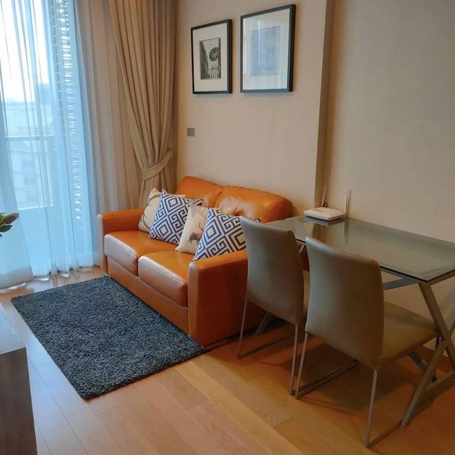The Lumpini 24, nice, clean, convenient, 9th floor, BTS Phrom Phong.***Service for selling/renting houses, condos and giving advice. If interested, contact at any time***Interested in additional details or pictures or making an appointment to see the room?Contact Ekachai (Aui)T. 089-799-5598Line ID: @auiauiaui001 (add @ in front)Room type: 1 bedroom, 1 bathroomSize 31 sq m., 9th floorNew, clean room, beautifully decorated, ready to move in.details-------------------------------------------------- ------------Rental price: 22,000 baht/month-------------------------------------------------- ------------*Facilities worth using– Swimming pool, fitness, sauna– Security guard, project CCTV, Key Card door– Stream, garden- library– Others (parking building, lobby, playground)-------------------------------------------------- ------------*Nearby important places (Based on information from Google Map)- Theptarin Hospital 1.6 km.- Bangkok University 2.8 km.- Emporium 850 m.- EmQuatier 1.9