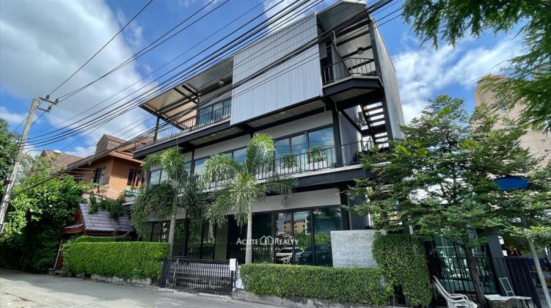 ให้เช่าอาคาร 3 ชั้น พร้อมที่จอดรถ เพดานสูง ใกล้ MRT สุทธิสาร ทำเลดีมาก เหมาะทำสำนักงาน โชว์รูม