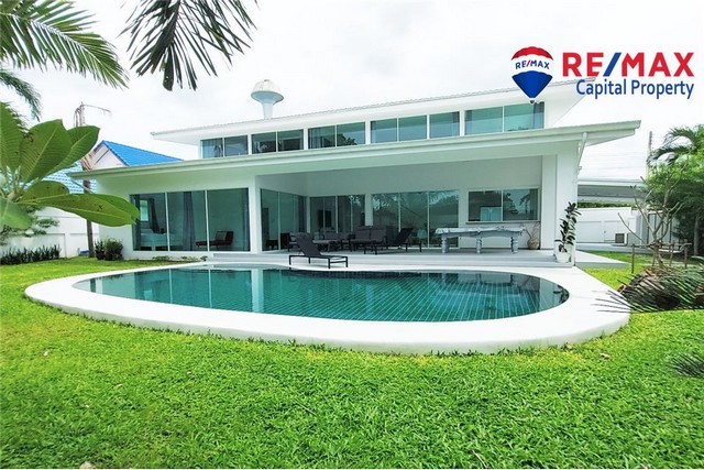 พูลวิลล่าทันสมัย 7 ห้องนอนใกล้ทะเลสาบมาบประชัน      