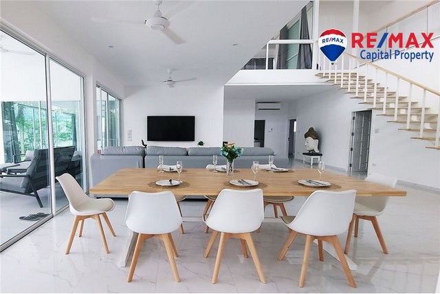 พูลวิลล่าทันสมัย 7 ห้องนอนใกล้ทะเลสาบมาบประชัน