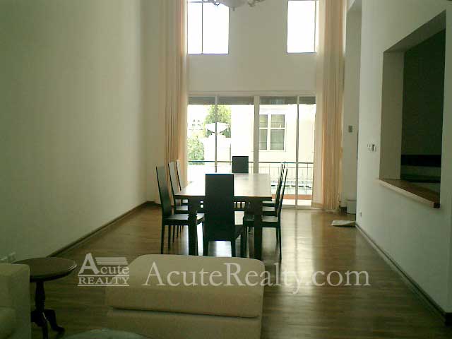 ขายด่วน ทาวน์เฮ้าส์ใจกลางเมือง บ้านกลางกรุง สุขุมวิท ทองหล่อ