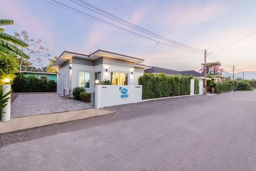  ขายพูลวิลล่า ราคาถูกมากกกก!!!! ชะอำ 3 ห้องนอน 3 ห้องน้ำ พื้นที่ 108 ตรวMind Pool Villa Cha-Am บ้านพักสไตล์รีสอร์ต สระว่ายน้ำระบบน้ำเกลือ.ราคาขาย 5.9 ล้านขายพร้อมเฟอร์นิเจอร์และอุปกรณ์ทุกอย่าง เอาไปลงทุนต่อได้เลยจ้า คุ้มกว่านี้ไม่มีแล้วนะค่าเช่าเฉลี่ยต่อเดือน 60,000-150,000 บาท ช่วงพีคอยู่ตอนเดือน ต.ค. ถึง พ.ค.ของทุกปี เฉลี่ยได้ปีละ 600,000 ขั้นต่ำ (ลงทุน 6 ปีคืนทุน).สอบถามข้อมูลเพิ่มเติมสิ่