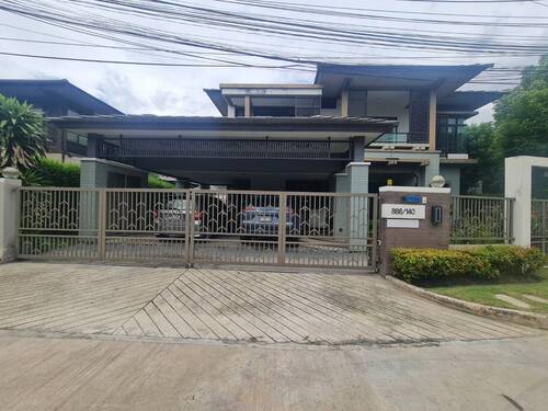 ขายบ้านเดี่ยว โครงการเศรษฐสิริ วัชรพล Series Thai 103 ตรว 2 ชั้น 17.5 ล้านบาทพื้นที่ : 103 ตารางวา พื้นที่ใช้สอย 350 ตารางเมตร4 ห้องนอน 4 ห้องน้ำตกแต่ง : แอร์ 4 เครื่อง เฟอร์นิเจอร์ เครื่องใช้ไฟฟ้าครบที่จอดรถ : 4 คันส่วนกลาง : คลับเฮาส์, ฟิตเนส, สระว่ายน้ำ, รปภ., กล้องวงจรปิด, Food Truck Festival ทุกเดือนเดือนละ 1 ครั้งรีวิว : เติมเต็มทุกความสมบูรณ์แบบของการใช้ชีวิตกับบ้านเดี่ยวสไตล์ Thai Modern ถ่ายทอดออ