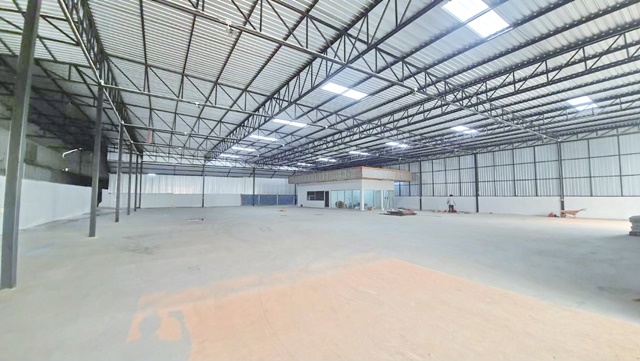 ขนส่ง ปทุมธานี ปั้ม PTT ธรรมกาย 402ตรว. 1204 ตรม.ให้เช่าโกดัง ตลาดคลองสี่ตะวันออก 22-32  ติดถ.Motorway ออฟฟิศ 2 ชั้น  ม.กรุงเทพ รังสิต