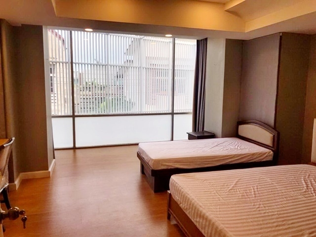 ปรับปรุงใหม่พร้อมอยู่ พัก 8คน 82ตรว.ฺMRT ติดแฟชั่น บ้านเดี่ยว2ชั้น 4นอน  365ตรม. 4น้ำ 2จอดรถ 6แอร์