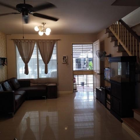 PT12 ขายทาวน์โฮม 3 ชั้น ทาวน์พลัส ลาดพร้าว 101 ทะลุโพธิ์แก้ว เข้าออกได้หลายทาง นวมินทร์ เลียบด่วน ลาดพร้าว 101 เหมาะอยู่อาศัย*** ราคาขาย 4,290,000 บาทติดต่อ คุณช่อผกา 0616198565 LINE 0616198565ทาวน์โฮม 3 ชั้น ลาดพร้าว 101 ( ทะลุโพธิ์แก้ว )ขนาด 20.4 ตารางวา พื้นที่ใช้สอย 145 ตารางเมตร3 ห้องนอน3 ห้องน้ำ1 ห้องเอนกประสงค์1 ห้องเก็บของ1 ห้องครัว,1 ห้องรับแขกและพื้นที่รับประทานอาหารประตูรั้วรีโมทอัตโนมัติข