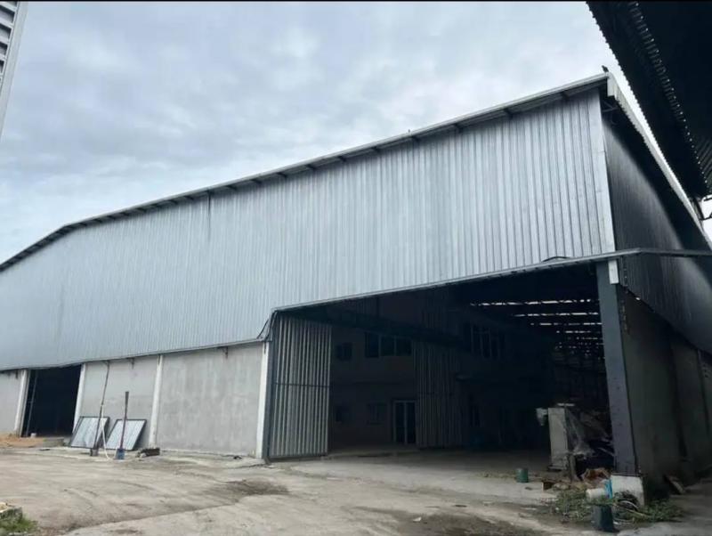 รหัสทรัพย์ R2904 ให้เช่า โรงงาน คลังสินค้า สามารถขอใบอนุญาติอุตสาหกรรมได้ (พื้นที่สีม่วง) ดอนตูม นครปฐมราคาเช่า : 60 บาท/ตรม. ( ประกัน 2 ล่วงหน้า 1 เดือน ) สัญญา 3ปี ติดต่อสอบถามข้อมูลและนัดชมสถานที่ :ติดต่อ : เนย์ โทร : 084-3563945 Line : naynae7824โรงงาน คลังสินค้า สามารถขอใบอนุญาติอุตสาหกรรมได้ (พื้นที่สีม่วง) ดอนตูม นครปฐมโรงงานมีเนื้อที่ 2500-6000 ตารางเมตร โกดังสูง 11 เมตร ยาว 150 เมตรมีห้องพัก�