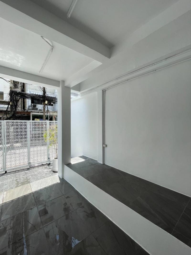 รหัสทรัพย์ R2901 ขาย อาคาร 3ชั้น  ตึกเพิ่งสร้างใหม่ อายุ 2 ปี ใกล้มหาวิทยาลัยหอการค้าไทย ซอยวิภาวดี