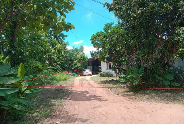 รายละเอียดเพิ่มเติมCode ID :      PKK02-11423ราคาขาย          1,437,000 บาท- ขนาดพื้นที่ :    400 ตร.ว (1 ไร่)- พื้นที่ใช้สอย :    108.50 ตร.ม- จำนวนห้อง :    3 ห้องนอน 1 ห้องน้ำ- จอดรถ  :        1-2 คัน- บ้านเดี่ยว  :        1 ชั้น- บ้านเดี่ยวหันทางทิศ :- อายุอาคาร :     17 ปีพิกัดทรัพย์ :     https://maps.app.goo.gl/3FtLzW3vVjVJjiVd9สถานที่ใกล้เคียง- ใกล้โรงพยาบาลเชียงขวัญ - ใกล้โรงเรียนบ้านดอนแดง- ใกล้วัดสว่างอารมณ์- ใกล้โรงเรียนบ้านเขืองสอบถามเพิ่มเติม/นัดชม