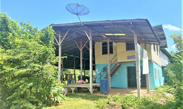 รายละเอียดเพิ่มเติมCode ID :      PKK02-10583ราคาขาย          1,467,000 บาท- ขนาดพื้นที่ :    184.90 ตร.ว (1 งาน / 84.90 ตร.ว)- พื้นที่ใช้สอย :    243.50 ตร.ม- จำนวนห้อง :    1 ห้องนอน - ห้องน้ำ- จอดรถ  :        1-2 คัน- บ้านครึ่งตึกครึ่งไม้   :     2 ชั้น- บ้านครึ่งตึกครึ่งไม้หันทางทิศ :- อายุอาคาร :     18 ปีพิกัดทรัพย์ :     https://maps.app.goo.gl/EHqe5EMa4tUCDesp6สถานที่ใกล้เคียง- ใกล้โรงพยาบาลเชียงขวัญ - ใกล้โรงเรียนบ้านดอนแดง- ใกล้วัดสว่างอารมณ์- ใกล้โรงเรียนบ้