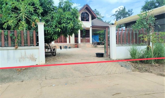 รายละเอียดเพิ่มเติมCode ID :      PKK02-09304ราคาขาย          2,237,000 บาท- ขนาดพื้นที่ :      290 ตร.ว (2 งาน / 90 ตร.ว)- พื้นที่ใช้สอย :    109 ตร.ม- จำนวนห้อง :    2 ห้องนอน 1 ห้องน้ำ- จอดรถ :     1-2 คัน- บ้านเดี่ยว :        1 ชั้น- บ้านเดี่ยวหันทางทิศ :- อายุอาคาร :     9 ปีพิกัดทรัพย์ :      https://maps.app.goo.gl/FNvW7yYEoKSyALeF6สถานที่ใกล้เคียง- ใกล้โลตัส โกเฟรช สาขาร่องคำ- ใกล้โรงเรียนบ้านดอนควาย- ใกล้วัดแก้วดวงธรรม- ใกล้โรงเรียนบ้านสะอาด(สะอาดวิทยาคา