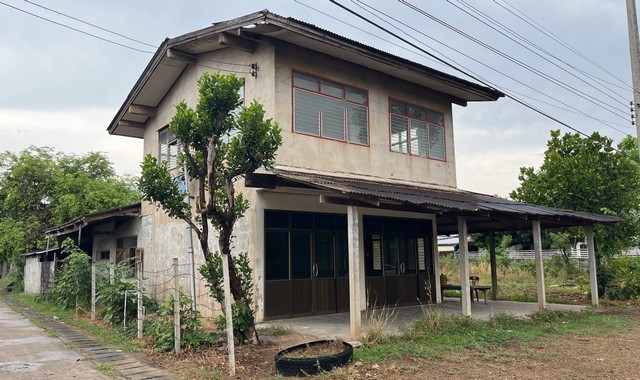 รายละเอียดเพิ่มเติมCode ID : PKK02-15441ราคาขาย        2,185,000 บาท- ขนาดพื้นที่ :    269.50 ตร.ว (2 งาน / 69.50 ตร.ว)- พื้นที่ใช้สอย :  379.25 ตร.ม- จำนวนห้อง :    2 ห้องนอน 1 ห้องน้ำ- จอดรถ :    1-2 คัน- บ้านเดี่ยว :       2 ชั้น- บ้านเดี่ยวหันทางทิศ :- อายุอาคาร :      21 ปีพิกัดทรัพย์ :     https://maps.app.goo.gl/zx9Fv5Af5vBhkB8v8สถานที่ใกล้เคียง- ใกล้ซีเจ มอร์ สาขาอาจสามารถ - ใกล้โลตัส โก เฟรช อาจสามารถ - ใกล้โรงพยาบาลอาจสามารถ - ใกล้บิ๊กซีมินิ สาขาชุมชนหนอง