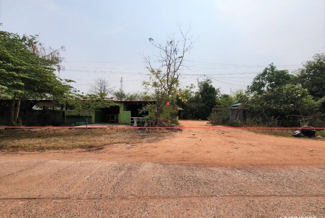 รายละเอียดเพิ่มเติมCode ID : PKK02-14603ราคาขาย        4,648,000 บาท- ขนาดพื้นที่ :     678.70 ตร.ว (1 ไร่ / 2 งาน / 78.70 ตร.ว)- พื้นที่ใช้สอย :  217 ตร.ม- จำนวนห้อง :    3 ห้องนอน 1 ห้องน้ำ - จอดรถ :    1-2 คัน- บ้านเดี่ยว :       1 ชั้น- บ้านเดี่ยวหันทางทิศ :- อายุอาคาร :       18 ปีพิกัดทรัพย์ :   https://maps.app.goo.gl/7S5FzTHQBPAeFgyq5สถานที่ใกล้เคียง- ใกล้ซีเจ ซูเปอร์มาร์เก็ต สาขาหนองพอก- ใกล้โรงพยาบาลหนองพอก- ใกล้โลตัส โกเฟรช หนองพอก- ใกล้บิ๊กซีมินิ สาขาช