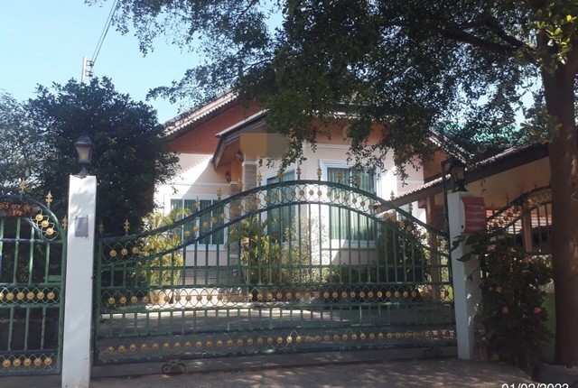 รายละเอียดเพิ่มเติมCode ID : PKK02-14989ราคาขาย        2,670,000 บาท- ขนาดพื้นที่ :     109 ตร.ว (1 งาน / 9 ตร.ว)- พื้นที่ใช้สอย :  158.50 ตร.ม- จำนวนห้อง :    4 ห้องนอน 2 ห้องน้ำ- จอดรถ :    1-2 คัน- บ้านเดี่ยว :       1 ชั้น- บ้านเดี่ยวหันทางทิศ :- อายุอาคาร :       9 ปีพิกัดทรัพย์ :    https://maps.app.goo.gl/QHqj2tPX9MSYsupd8สถานที่ใกล้เคียง- ใกล้ตลาดหนองแคน บ้านเมืองหงส์- ใกล้มินิบิ๊กซี จตุรพักตรพิมาน- ใกล้โรงพยาบาลจตุรพักตรพิมาน- ใกล้วัดบ้านเหล่ายูงว