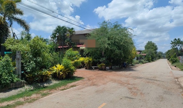 ขายบ้านตึกครึ่งไม้  อำเภอจตุรพักตรพิมาน ร้อยเอ็ด (PKK02-14811)