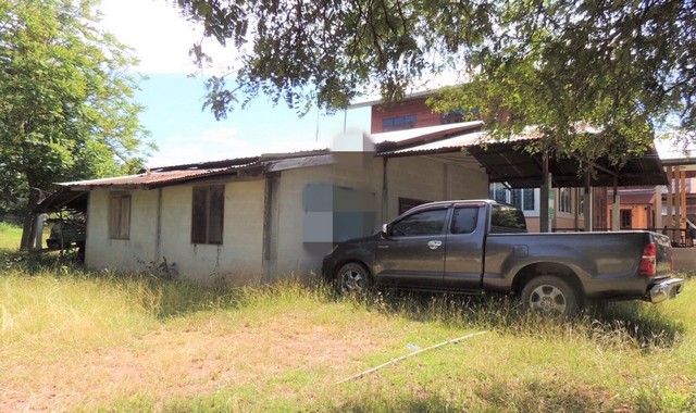 รายละเอียดเพิ่มเติมCode ID :   PKK02-07273ราคาขาย         1,107,000 บาท- ขนาดพื้นที่ :    350 ตร.ว (3 งาน / 50 ตร.ว)- พื้นที่ใช้สอย :      94.50 ตร.ม- จำนวนห้อง :   - ห้องนอน - ห้องน้ำ- จอดรถ :         1-2 คัน- บ้านเดี่ยว :      1 ชั้น- บ้านเดี่ยวหันทางทิศ :- อายุอาคาร :   11 ปีพิกัดทรัพย์ :     https://maps.app.goo.gl/uWGsRQaCQtoiSNqz9สถานที่ใกล้เคียง- ใกล้เทสโก้ โลตัส เอ็กเพรส สาขาจตุรพักตรพิมาน- ใกล้โรงพยาบาลจตุรพักตรพิมาน- ใกล้วัดสระแคนเจริญศรี- ใกล้โรงเรีย