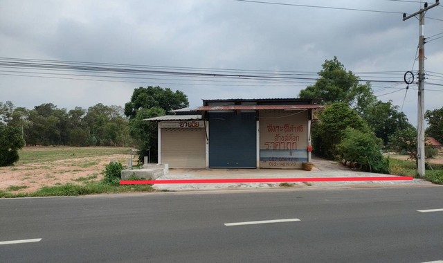 รายละเอียดเพิ่มเติมCode ID :   PKK02-15440ราคาขาย         5,132,000 บาท- ขนาดพื้นที่ :    400 ตร.ว (1 ไร่)- พื้นที่ใช้สอย :      204.75 ตร.ม- จำนวนห้อง :   2 ห้องนอน 2 ห้องน้ำ- จอดรถ :         1-2 คัน- บ้านเดี่ยว :      1 ชั้น- บ้านเดี่ยวหันทางทิศ :- อายุอาคาร :   12 ปีพิกัดทรัพย์ :     https://maps.app.goo.gl/XNEPJv7QrVPkVcc69สถานที่ใกล้เคียง- ใกล้โลตัส โกเฟรช เกษตรวิสัย - ใกล้โรงพยาบาลเกษตรวิสัย- ใกล้โรงเรียนบ้านหนองส้าวโพนงอย- ใกล้วัดจอมกระสันสอบถามเพิ่ม