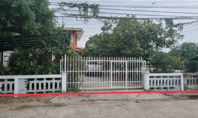 รายละเอียดเพิ่มเติมCode ID :  PKK02-14217ราคาขาย         2,511,000 บาท- ขนาดพื้นที่ :    264 ตร.ว (2 งาน / 64 ตร.ว)- พื้นที่ใช้สอย :      270 ตร.ม- จำนวนห้อง :  3 ห้องนอน 2 ห้องน้ำ- จอดรถ  :        1-2 คัน- บ้านครึ่งตึกครึ่งไม้  :    2 ชั้น- บ้านครึ่งตึกครึ่งไม้หันทางทิศ :- อายุอาคาร :   13 ปีพิกัดทรัพย์ :      https://maps.app.goo.gl/R4AtEZc9NppN5jqJ8สถานที่ใกล้เคียง- ใกล้โลตัส โกเฟรช เกษตรวิสัย- ใกล้โรงพยาบาลเกษตรวิสัย- ใกล้ตลาดเช้าเกษตรวิสัย- ใกล้โรงเรียน