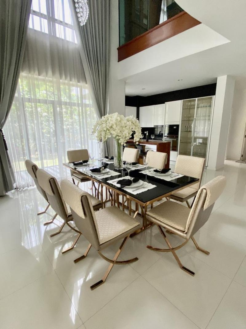 ขายบ้านเดี่ยว2ชั้น 151 ตร.ว. หมู่บ้านอควาดิวิน่ารามคำแหง94 หลังมุม ตรงข้ามClubhouse วิวสวน ใกล้เดอะพาซิโอ้