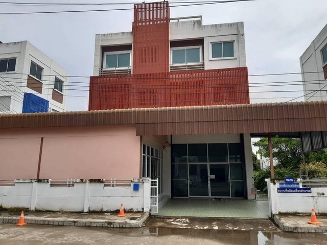 C3468  ขายโรงงานผลิตเครื่องสำอางขนาดเล็ก มีเครื่องจักรบางส่วน ใกล้ถนนกาญจนาตะวันตก9 ลาดหลุมแก้ว ปทุมธานี 