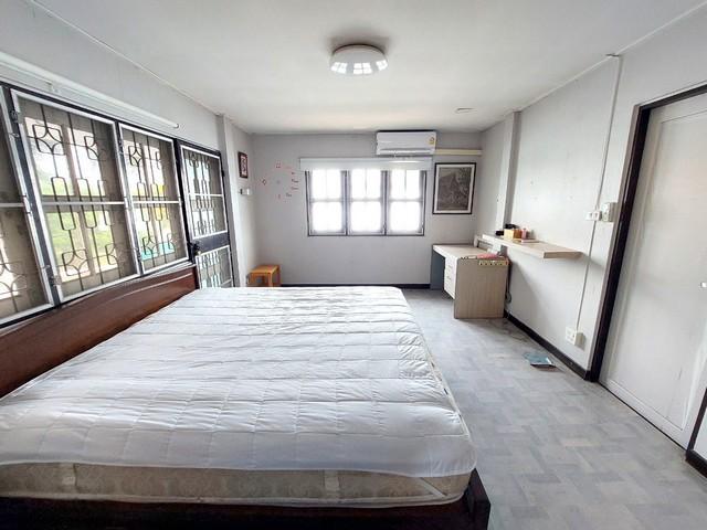 C4072 ขายบ้านเดี่ยว 2 ชั้น หมู่บ้านสัมมากร รามคำแหง 112 พร้อมเฟอร์ และเครื่องใช้ไฟฟ้า ใกล้ MRT สถานีสัมมากรเนื้อที่ 68 ตารางวา พื้นที่ใช้สอย 200 ตารางเมตร 5 ห้องนอน 2 ห้องน้ำ 2-3 ที่จอดรถสนใจนัดชมติดต่อ รหัสประกาศC4072 คุณเฟลม  0638956397ID line : 0638956397: https://line.me/ti/p/LTVhEi9gAFC4072 ขายบ้านเดี่ยว 2 ชั้น หมู่บ้านสัมมากร รามคำแหง 112 พร้อมเฟอร์ และเครื่องใช้ไฟฟ้า ใกล้ MRT สถานีสัมมากรบ้านเดี่ยว 2 ชั้น หมู่บ้านสัมม