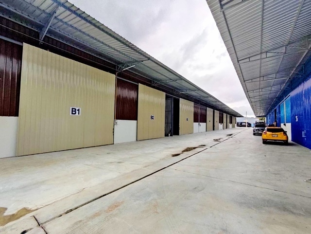 นนทบุรี โกดังสร้างใหม่ ไฟฟ้า3เฟส 145ตรม.ไทวัสดุ ชัยพฤกษ์ โฮมโปร 23,499B-M 1ห้อง 1น้ำ จอดรถได้หลายคันThaiwasadu HomePro Chaiyaphruek newly built warehouse 3phase power 145sq.m. 23,499B-M 1bed 1bath parking for many cars. ถ.ชัยพฤกษ์ ต.บางพลับ อ.ปากเกร็ด จ.นนทบุรีไฟฟ้า 3 เฟส -  อาคาร A ขนาด 200 ตร.ม. ราคาเช่า 31,999 บาท/เดือน ( ว่างห้อง A7, A8 )- อาคาร B ขนาด 145 ตร.ม. ราคาเช่า 23,499 บาท/เดือน ( ว่างห้อง B3 )- อาคาร B ขนาด 155 ตร.ม. ราคาเช่า 24,999 บาท/เดือน ( ว่างห้อง B4 )- อาคาร B ขนาด 160 ตร.ม. ราคาเช่า 