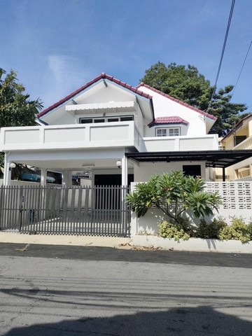 รหัส# KO937 ให้เช่าบ้านเดี่ยว 2 ชั้น 50 ตรว. ย่านประชาอุทิศ เหม่งจ๋าย เลียบด่วน ทาวน์อินทาวน์  รีโนเวทใหม่พร้อมอยู่ ใกล้เลียบด่วน ทาวน์อินทาวน์ SC PARK รร.นานาชาติสิงคโปร์ นานาชาติฝรั่งเศส*** ราคาเช่า 35,000 บาท / เดือนบ้านเดี่ยว 2 ชั้น ย่านประชาอุทิศ เหม่งจ๋าย เลียบด่วน ทาวน์อินทาวน์   เนื้อที่ 50 ตารางวา 3 ห้องนอน 2 ห้องน้ำ 1 ห้องรับแขก 1 ห้องครัวพร้อม- เครื่องปรับอากาศ 2 เครื่องรีโ