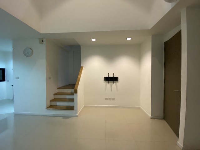 ขายทาวน์โฮม 3 ชั้น มบ. มิวส์ เพชรเกษม 69  หลังมุม เหมาะอยู่อาศัย หรือ ทำ ออฟฟิศ