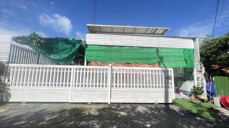 ขายบ้านเดี่ยวสร้างเอง  ราษฎร์อุทิศคู้ขวา-มีนบุรี ตกแต่งใหม่ที่ตั้ง  : ถนนราษฎร์อุทิศ แขวงแสนแสบ เขตมีนบุรี กรุงเทพมหานครฯขายในราคา 2,590,000 บาทเนื้อที่ : 44 ตารางวารายละเอียด : บ้านเดี่ยว   2 ชั้น  3ห้องนอน  4ห้องน้ำ 1ห้องโถง 1ห้องครัวที่จอดรถ 3 คันเฟอร์นิเจอร์ของแถม : แอร์ 2 ตัวสถานที่ใกล้เคียง : - บิ๊กซี  หนองจอก- โฮมโปร หนองจอก- โรงพยาบาลนวมินทร์- โลตัส หนองจอก- โรงพยาบาลหนอ