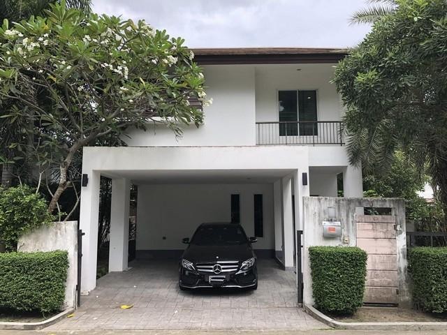 PB3519 ขายบ้านเดี่ยว 2 ชั้น เนื้อที่ 72.33 ตรว ถนนกัลปพฤกษ์ หมู่บ้าน เนอวานา สาทรติดต่อ คุณบิว  081 2523279 หรือ 061 6198565ID line : 061 787 9691ราคาขาย : 16,000,000 บาท ค่าโอน : คนละครึ่งบ้านเดี่ยว 2 ชั้น เนื้อที่ : 72.33 ตรว พื้นที่ใช้สอย : 240 ตรมมี 4 ห้องนอน 3 ห้องน้ำ หน้าบ้านหันทิศตะวันตกเฉียงเหนือ- 95% บิ้วอิน เฟอร์นิเจอร์ครบครัน- พื้นระแนงปูใหม่- จุดเด่น : ใกล้สระว่ายน้ำส่วนกลาง, บ้านหัวมุม, ติดเพื่อนบ้านฝั่งเดี