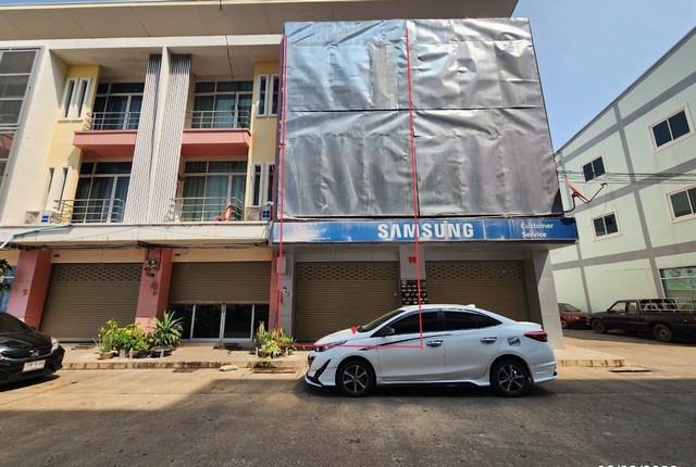 รายละเอียดเพิ่มเติมCode ID : PKK04-05700ราคาขาย        2,793,000 บาท- ขนาดพื้นที่ :   17.30 ตร.ว- พื้นที่ใช้สอย :    162 ตร.ม- จำนวนห้อง :    - ห้องนอน 3 ห้องน้ำ - จอดรถ :     1 คัน- อาคารพาณิชย์ :   3 ชั้น- อาคารพาณิชย์หันทางทิศ :- อายุอาคาร :     9 ปีพิกัดทรัพย์ :      https://maps.app.goo.gl/Ky33eZ2ifsFZyqQN9สถานที่ใกล้เคียง- ใกล้ตลาดสดทุ่งเจริญ- ใกล้โรงเรียนอนุบาลไพโรจน์- ใกล้มินิบิ๊กซี ห้าแยก กกโพธิ์ ร้อยเอ็ด- ใกล้ตลาดหนองแคนสอบถามเพิ่มเติม/