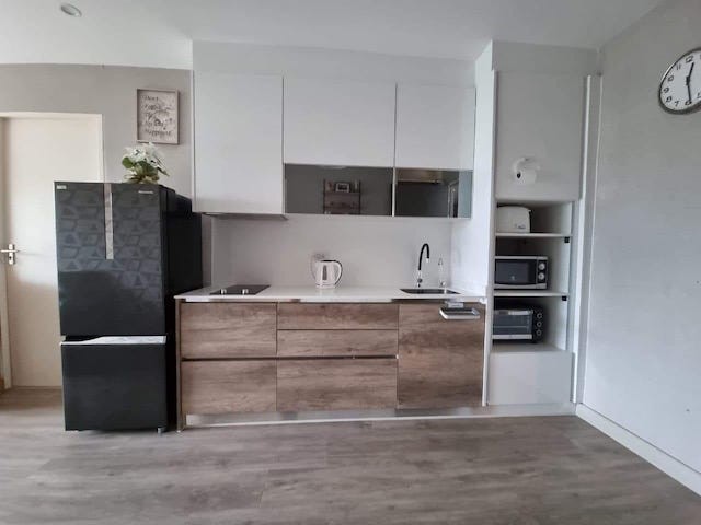 Ideo Blucove is nice, safe, spacious, 3rd floor, BTS Udomsuk.***Service for selling/renting houses, condos and giving advice. If interested, contact at any time***Interested in additional details or pictures or making an appointment to see the room?Contact Ekachai (Aui)T. 089-799-5598Line ID: @auiauiaui001 (add @ in front)Room type: 2 bedrooms, 2 bathroomsSize 61 sq m., 3rd floorNew, clean room, beautifully decorated, ready to move in.details-------------------------------------------------- ------------Rental price 29,000 baht per month-------------------------------------------------- ------------* Complete electrical appliances- Air conditioning- fridge- TV- washing machine-------------------------------------------------- ------------*Nearby important places (Based on information from Google Map)1. J Avenue2. The Emporium Department Store3. Soi Thonglor4. BTS. Udomsuk-------------------------------------------------- ------------Rental conditions1 year rental contractPay 1 months r