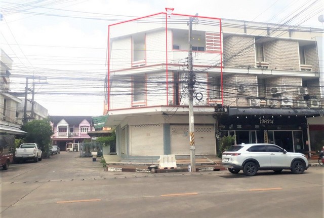 รายละเอียดเพิ่มเติมCode ID : PKK04-04807ราคาขาย       7,917,000 บาท- ขนาดพื้นที่ :  39.20 ตร.ว  - พื้นที่ใช้สอย :   323.75 ตร.ม- จำนวนห้อง :   1 ห้องนอน 3 ห้องน้ำ (2 คูหา)- จอดรถ :     1 คัน- อาคารพาณิชย์ :       3 ชั้น- อาคารพาณิชย์หันทางทิศ :- อายุอาคาร :     24 ปีพิกัดทรัพย์  :   https://maps.app.goo.gl/SZGgCym44Afif68W8สถานที่ใกล้เคียง- ใกล้ตลาดสดทุ่งเจริญ- ใกล้วิทยาลัยอาชีวศึกษาร้อยเอ็ด- ใกล้มินิบิ๊กซี ห้าแยก กกโพธิ์ ร้อยเอ็ด- ใกล้ตลาดหนองแคนสอบถ