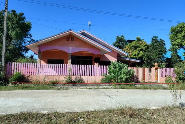 รายละเอียดเพิ่มเติมCode ID : PKK02-13141ราคาขาย       1,448,000 บาท- ขนาดพื้นที่ :  75 ตร.ว - พื้นที่ใช้สอย :   156 ตร.ม- จำนวนห้อง :  3 ห้องนอน 1 ห้องน้ำ- จอดรถ :        1-2 คัน- บ้านเดี่ยว :    1 ชั้น- บ้านเดี่ยวหันทางทิศ :- อายุอาคาร :     9 ปีพิกัดทรัพย์  :   https://maps.app.goo.gl/5WLz4UBKNBXtEymX9สถานที่ใกล้เคียง- ใกล้มินิบิ๊กซี คชพลายุกต์ - ใกล้โรงเรียนบ้านดงบ้านนาประชาสรรค์- ใกล้วัดเล็กสายชลโนนสะอาด- ใกล้ตลาดเอราวัณสแควร์ ร้อยเอ็ดสอบถ