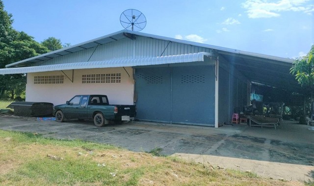 รายละเอียดเพิ่มเติมCode ID : PKK02-11103ราคาขาย       1,729,000 บาท- ขนาดพื้นที่ :  518 ตร.ว (1 ไร่ / 1 งาน / 18 ตร.ว)- พื้นที่ใช้สอย :    300 ตร.ม- จำนวนห้อง :  1 ห้องนอน - ห้องน้ำ- จอดรถ :        1-2 คัน- บ้านเดี่ยว :    1 ชั้น- บ้านเดี่ยวหันทางทิศ :- อายุอาคาร :     9 ปีพิกัดทรัพย์ :   https://maps.app.goo.gl/bnnsoTCZAnCiAyWKAสถานที่ใกล้เคียง- ใกล้โลตัส โกเฟรช ปทุมรัตต์- ใกล้ซีเจ ซูเปอร์มาร์เก็ต สาขาปทุมรัตต์- ใกล้โรงพยาบาลปทุมรัตต์ - ใกล้โรงเรียนบ้านบั