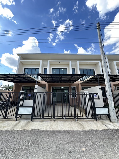 Townhouse ไม่ไกลจากตัวเมืองเชียงใหม่ เดินทางสะดวก เพียง 15 นาที เท่านั้น โซนสันกำแพง3 ห้องนอน 3 ห้องน้ำ1 ที่จอด 1 ครัวและ โถงใหญ่เงียบสงบ แต่ติดแหล่งชุมชน สะดวกสบายเดินทางแต่เป็นส่วนตัวในสถานที่เดียวกัน วงแหวนรอบ 3For Sale 2,250,000 บาทFor rent 12,500 บาทสนใจติดต่อTel. 0839624144 เฟียทส์ /FIATSLine : f1atstarbabyหรือ inboxรับฝากซื้อ รับฝากขาย รับฝากเช่า อสังหาริมทรัพย์ทุกชนิด สนใจติดต่อโดยตรงได้ตลอดค่ะ 