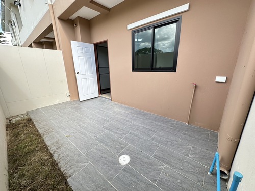 ขาย Townhouse ไม่ไกลจากตัวเมืองเชียงใหม่ เดินทางสะดวก เพียง 15 นาที เท่านั้น โซนสันกำแพง